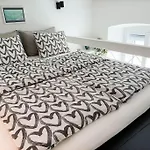 Loft Bed With Free Parking, 2 Bikes! Self Check In, Wi-fi, Ac * Pula