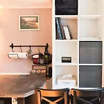 Loft Bed With Free Parking, 2 Bikes! Self Check In, Wi-fi, Ac *