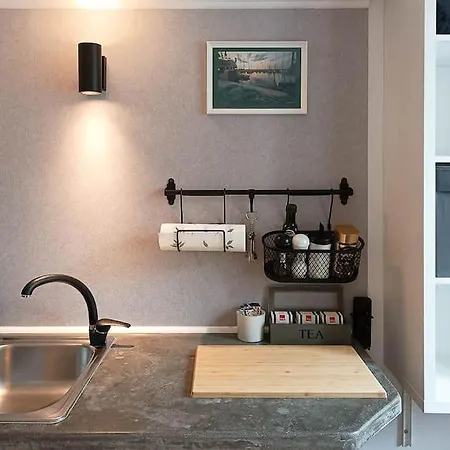 Loft Bed With Free Parking, 2 Bikes! Self Check In, Wi-fi, Ac Appartement