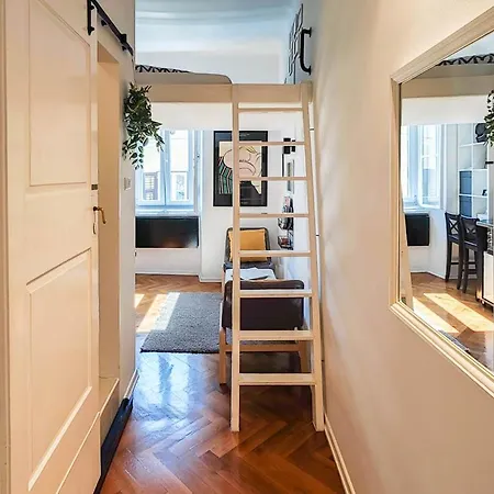Loft Bed With Free Parking, 2 Bikes! Self Check In, Wi-fi, Ac Апартаменты