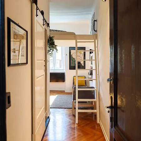 Loft Bed With Free Parking, 2 Bikes! Self Check In, Wi-fi, Ac * Pula