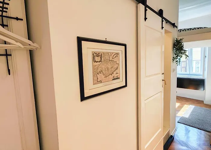 Loft Bed With Free Parking, 2 Bikes! Self Check In, Wi-fi, Ac Apartmán *