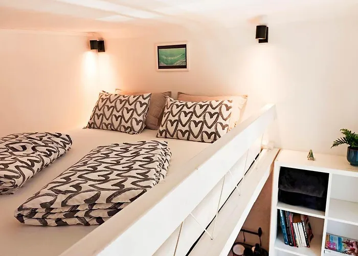 Loft Bed With Free Parking, 2 Bikes! Self Check In, Wi-fi, Ac Пула