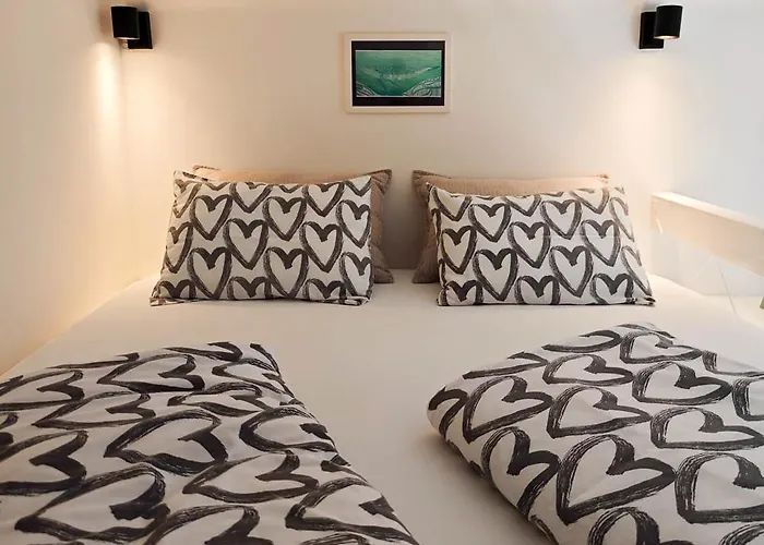 Loft Bed With Free Parking, 2 Bikes! Self Check In, Wi-fi, Ac * Pula