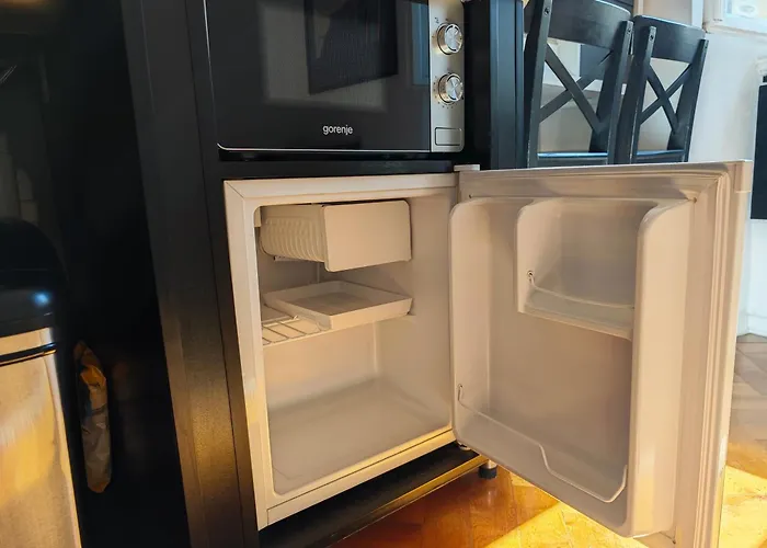 Апартаменты Loft Bed With Free Parking, 2 Bikes! Self Check In, Wi-fi, Ac