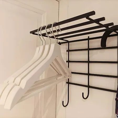 Loft Bed With Free Parking, 2 Bikes! Self Check In, Wi-fi, Ac 아파트 *