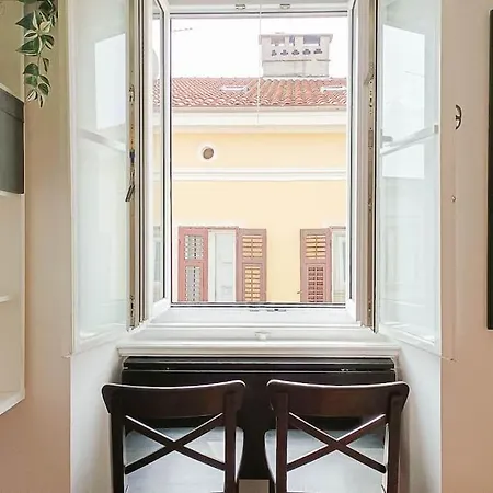 Loft Bed With Free Parking, 2 Bikes! Self Check In, Wi-fi, Ac 아파트