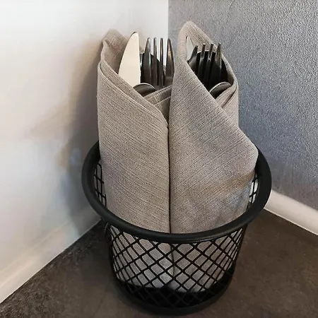 Loft Bed With Free Parking, 2 Bikes! Self Check In, Wi-fi, Ac *