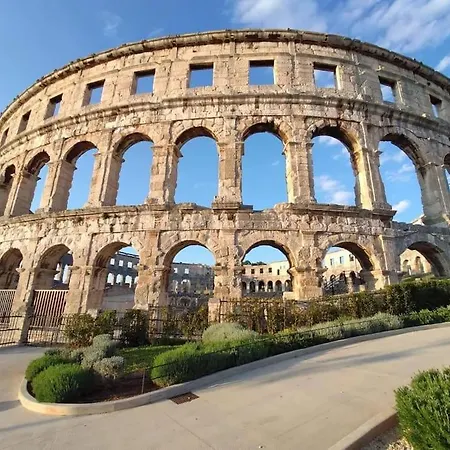 Loft Bed With Free Parking, 2 Bikes! Self Check In, Wi-fi, Ac Lejlighed *
