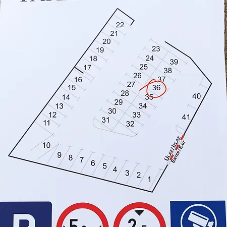 Loft Bed With Free Parking, 2 Bikes! Self Check In, Wi-fi, Ac