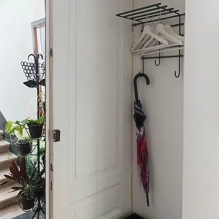 아파트 Loft Bed With Free Parking, 2 Bikes! Self Check In, Wi-fi, Ac