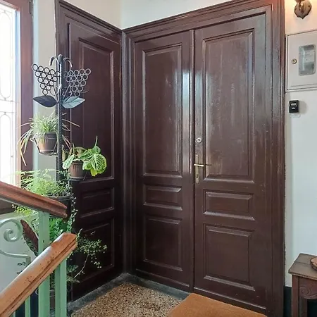 Loft Bed With Free Parking, 2 Bikes! Self Check In, Wi-fi, Ac Apartment *