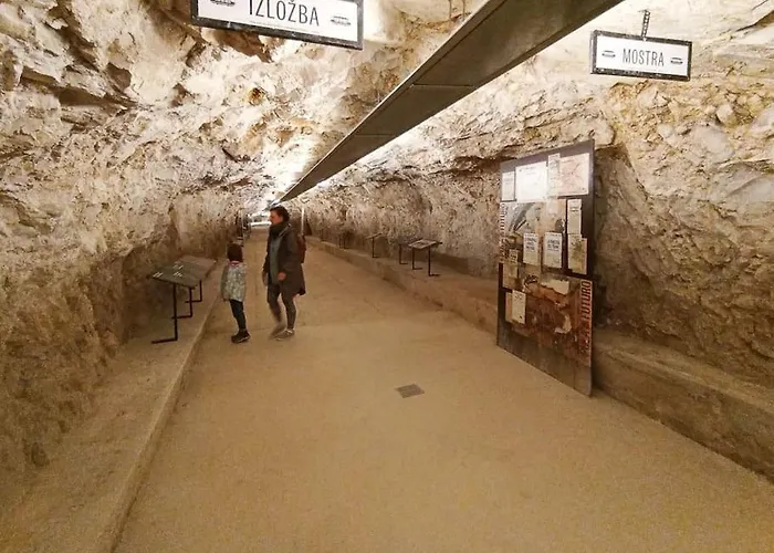 Lejlighed Loft Bed With Free Parking, 2 Bikes! Self Check In, Wi-fi, Ac