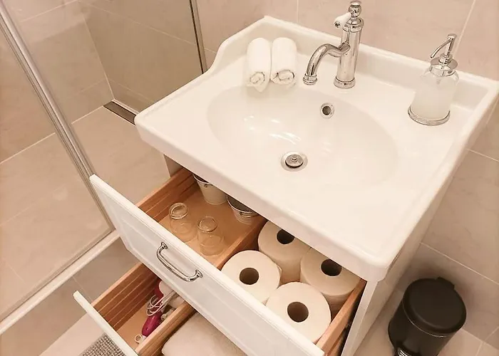 Loft Bed With Free Parking, 2 Bikes! Self Check In, Wi-fi, Ac Lejlighed *