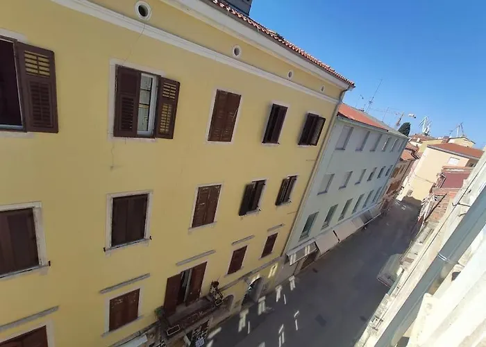 Lejlighed Loft Bed With Free Parking, 2 Bikes! Self Check In, Wi-fi, Ac Pula