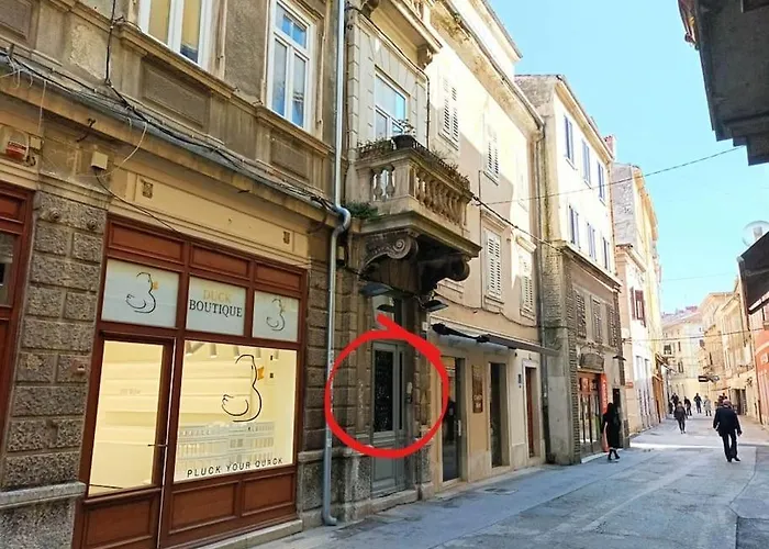 Loft Bed With Free Parking, 2 Bikes! Self Check In, Wi-fi, Ac Lejlighed