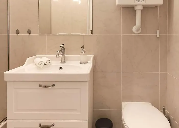 Lejlighed Loft Bed With Free Parking, 2 Bikes! Self Check In, Wi-fi, Ac *