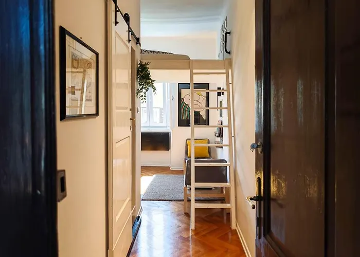 Loft Bed With Free Parking, 2 Bikes! Self Check In, Wi-fi, Ac * Pola