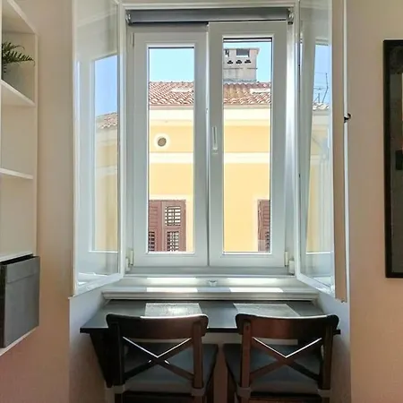 Loft Bed With Free Parking, 2 Bikes! Self Check In, Wi-fi, Ac * Пула