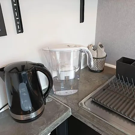 Apartment Loft Bed With Free Parking, 2 Bikes! Self Check In, Wi-fi, Ac Pula