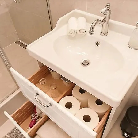 Loft Bed With Free Parking, 2 Bikes! Self Check In, Wi-fi, Ac Apartment *