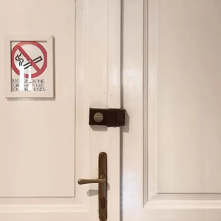 Loft Bed With Free Parking, 2 Bikes! Self Check In, Wi-fi, Ac * Pula