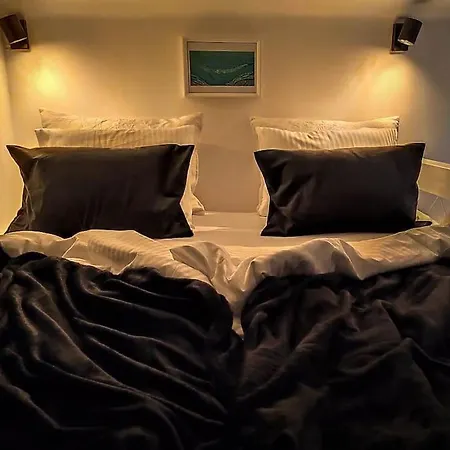 Апартаменты Loft Bed With Free Parking, 2 Bikes! Self Check In, Wi-fi, Ac Пула