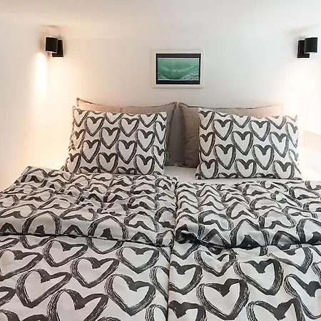 Апартаменты Loft Bed With Free Parking, 2 Bikes! Self Check In, Wi-fi, Ac Пула