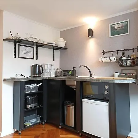 Апартаменты Loft Bed With Free Parking, 2 Bikes! Self Check In, Wi-fi, Ac