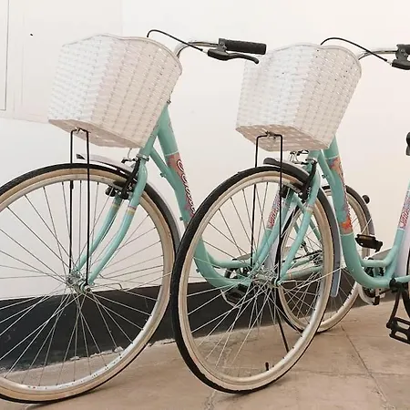 Loft Bed With Free Parking, 2 Bikes! Self Check In, Wi-fi, Ac Apartment Pula