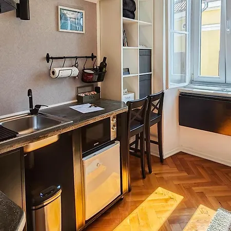 Апартаменты Loft Bed With Free Parking, 2 Bikes! Self Check In, Wi-fi, Ac *
