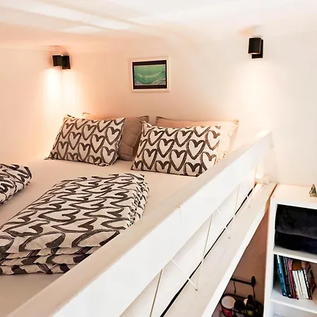 Loft Bed With Free Parking, 2 Bikes! Self Check In, Wi-fi, Ac Пула