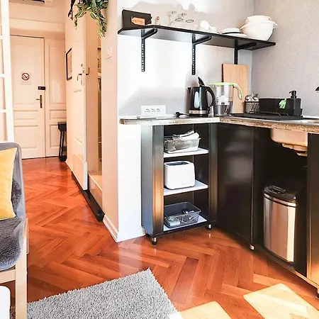 Loft Bed With Free Parking, 2 Bikes! Self Check In, Wi-fi, Ac Пула