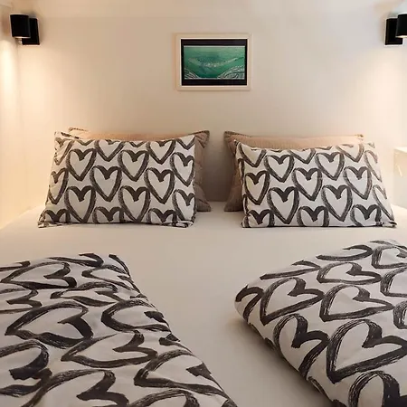 Loft Bed With Free Parking, 2 Bikes! Self Check In, Wi-fi, Ac * Пула