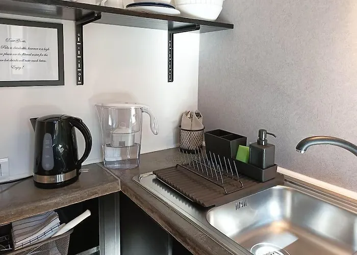 Daire Loft Bed With Free Parking, 2 Bikes! Self Check In, Wi-fi, Ac