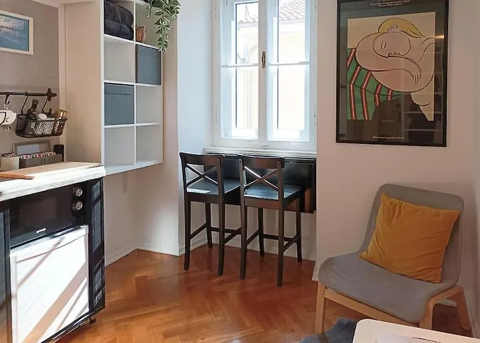 Loft Bed With Free Parking, 2 Bikes! Self Check In, Wi-fi, Ac Daire Pula