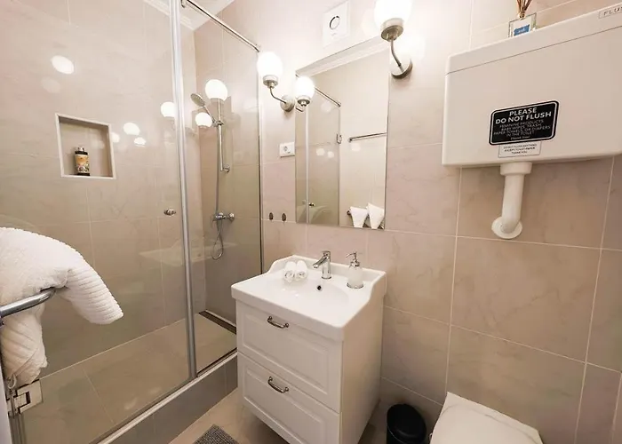 Loft Bed With Free Parking, 2 Bikes! Self Check In, Wi-fi, Ac Daire