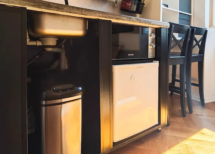 Daire Loft Bed With Free Parking, 2 Bikes! Self Check In, Wi-fi, Ac *