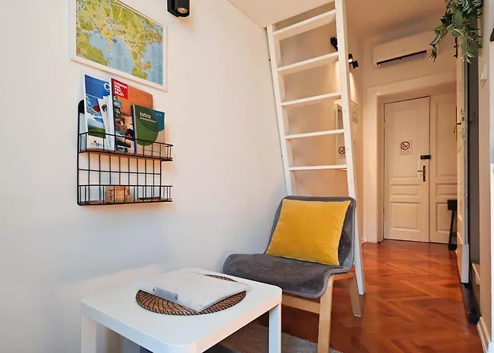 Daire Loft Bed With Free Parking, 2 Bikes! Self Check In, Wi-fi, Ac Pula