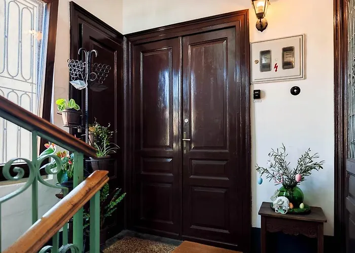 Loft Bed With Free Parking, 2 Bikes! Self Check In, Wi-fi, Ac Daire *